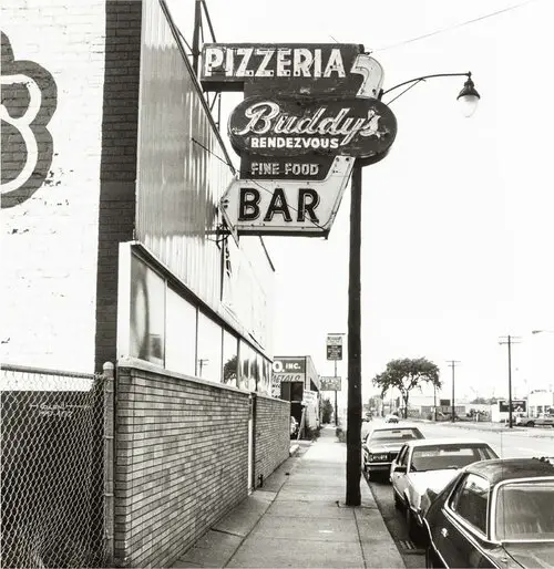 Detroit vs Chicago Pizza: Buddy's Rendezvous