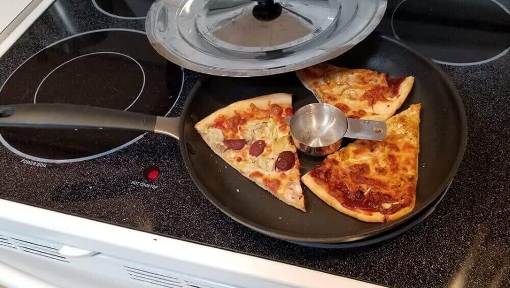 How to Reheat Deep Dish Pizza on a Pan