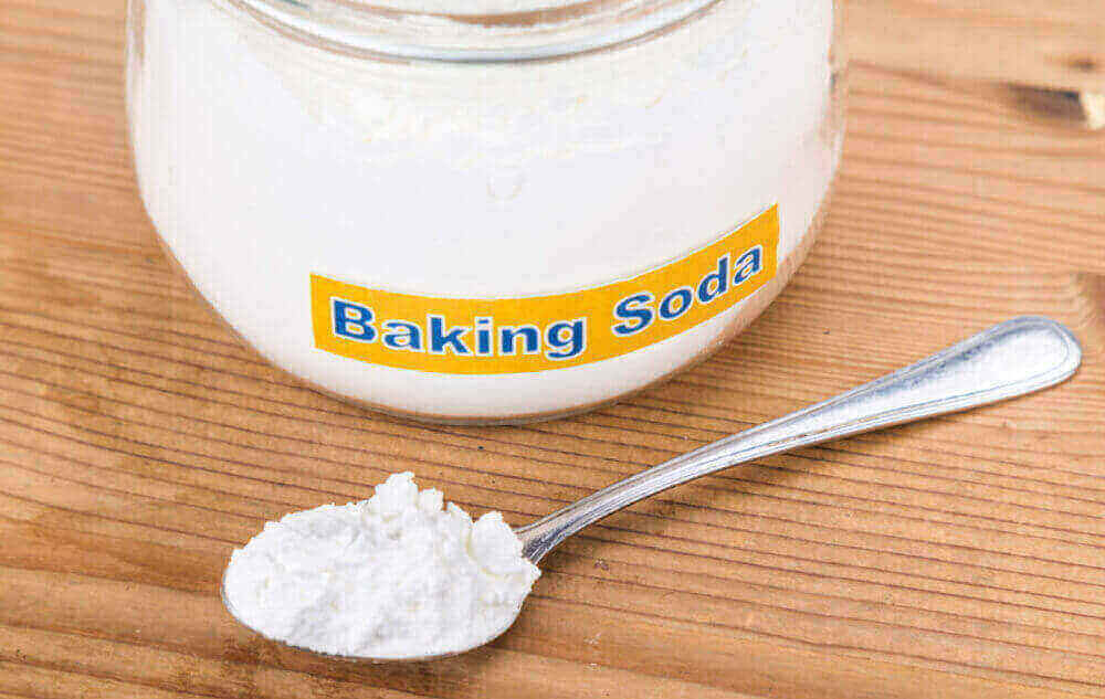 baking soda powder in spoon