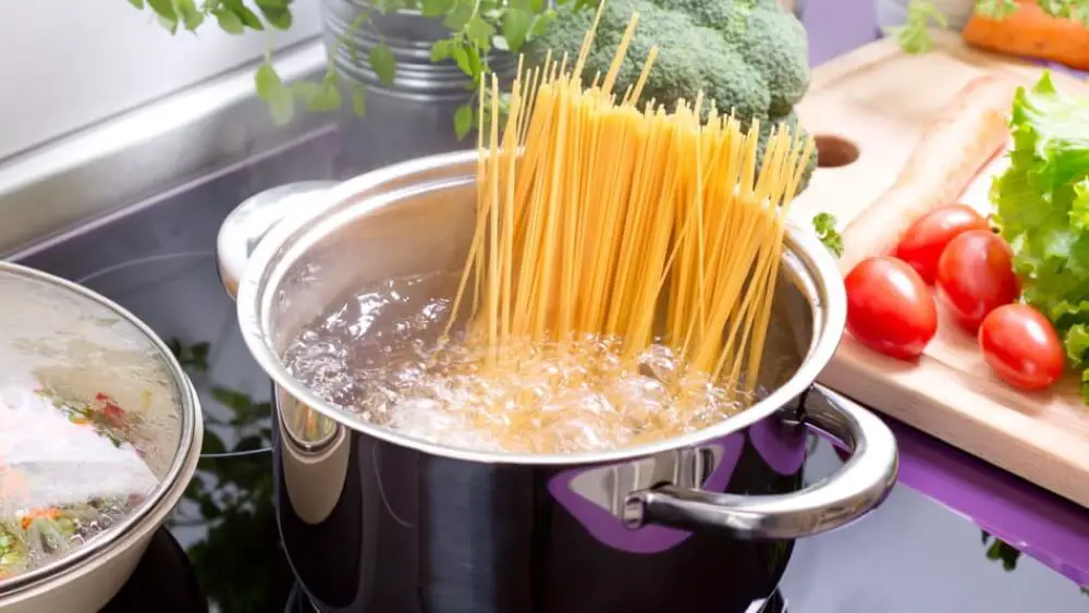 spaghetti cooking