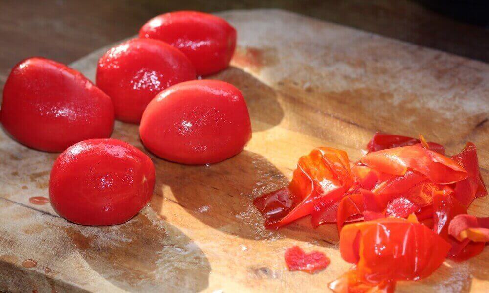 peeling-tomatoes for pizza