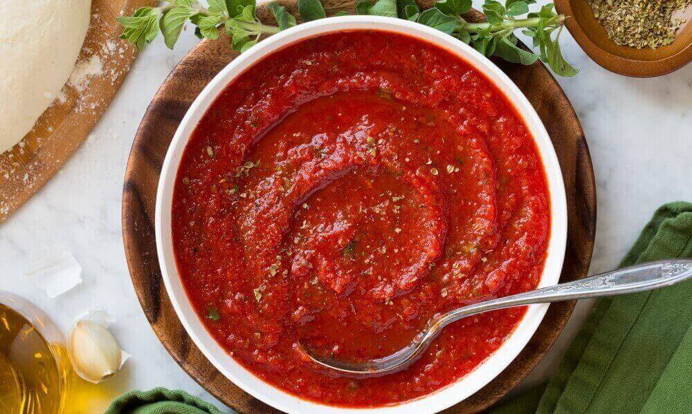 pizza sauce in bowl