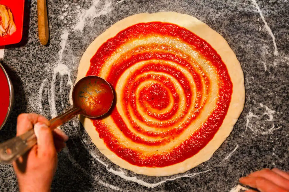 Tomato Sauce vs Pizza Sauce Guide + White pizza sauce bonus