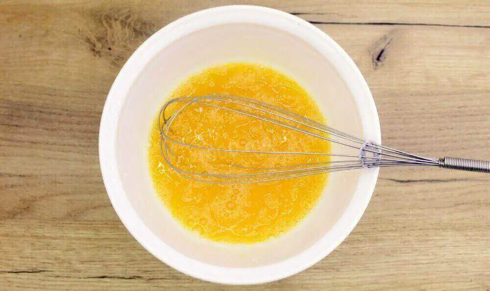 whipped yolk for pizza edges