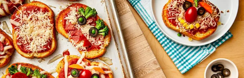 Frozen garlic bread pizza