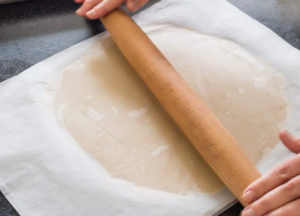 Parchment paper rolling