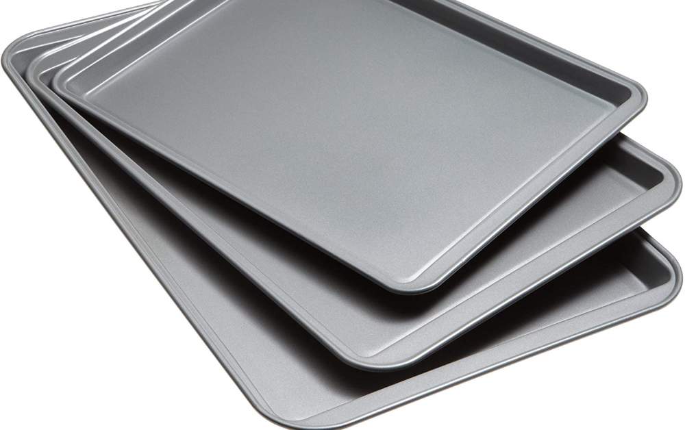 Rimmed baking sheet for pizza