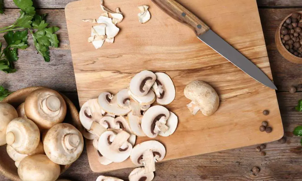 Cutting mushrooms for pizza