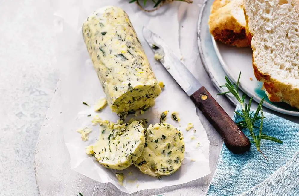 garlic butter to store in the freezer